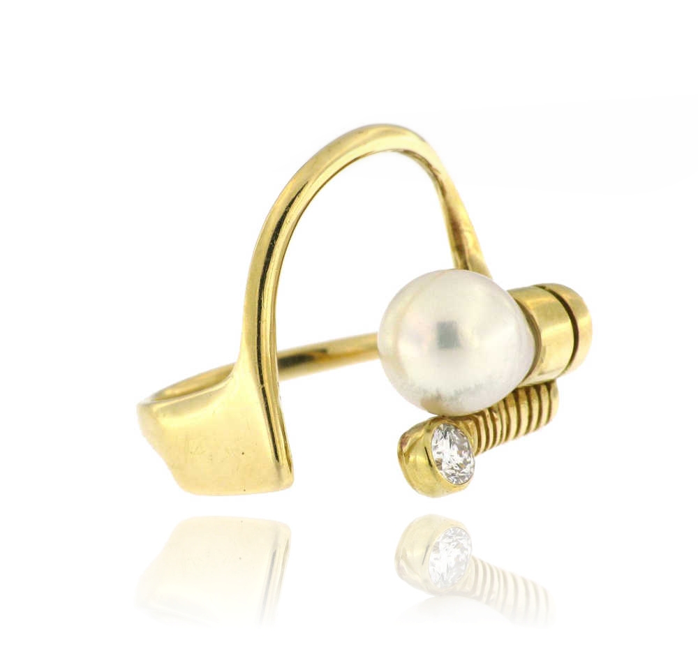 Yellow gold ring with pearl and brilliant