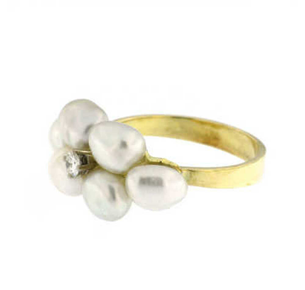 ellow gold ring with Biwa pearls and brilliant