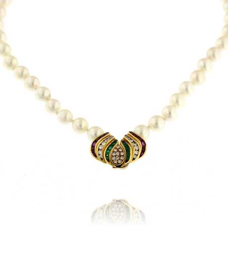 Pearl necklace Akoya with baroque lock