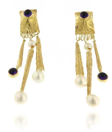 Yellow gold earrings with Akoya pearls and amethyst