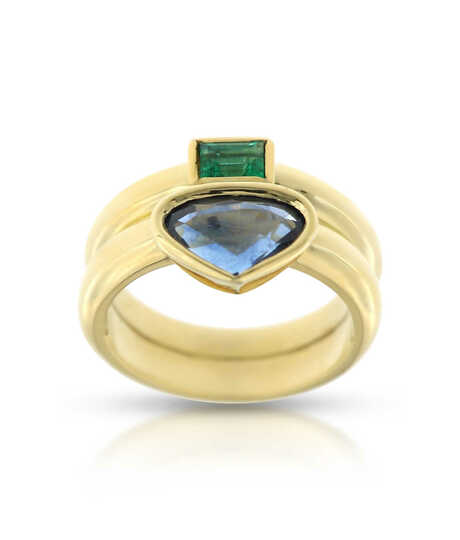 Geelgouden ring met saffier 2.39 ct en smaragd 0.28 ct