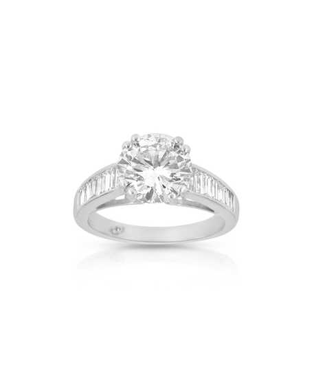 White gold ring 18 ct with solitaire 2.81 ct and baguettes