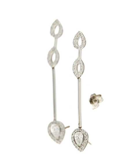 White gold earrings with pear-shaped diamonds