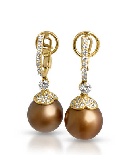 Yellow gold earrings with diamonds and decorated with bronze Tahitian pearls