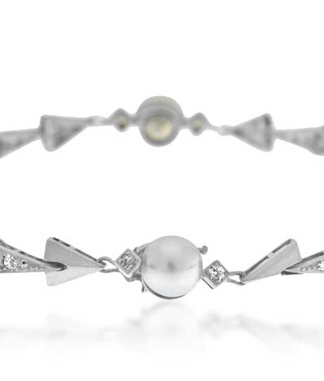 Witgouden armband met grote, witte parels en kleine, gele parels en briljanten