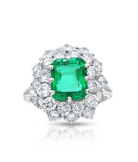 Colombiaanse smaragd omringd met 24 briljanten