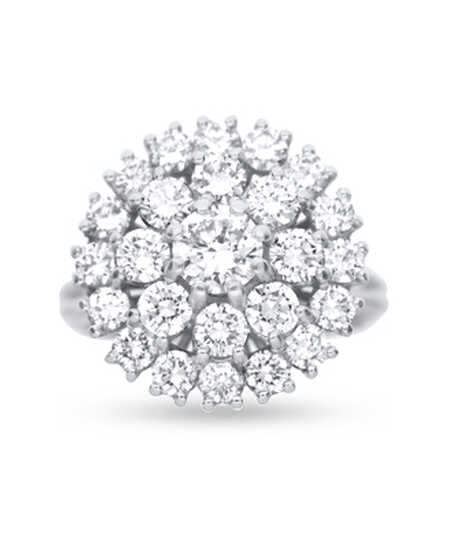 Witgouden ring met solitaire en entourage in 2 rijen met 25 diamanten