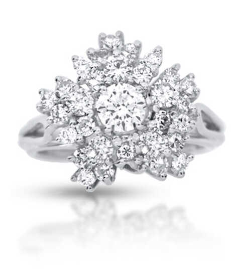 Witgouden ring met solitaire en entourage in bloemvorm