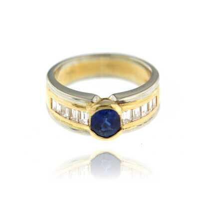 Ring bicolor oval sapphire with baguettes