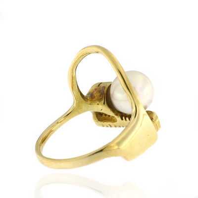 Yellow gold ring with pearl and brilliant