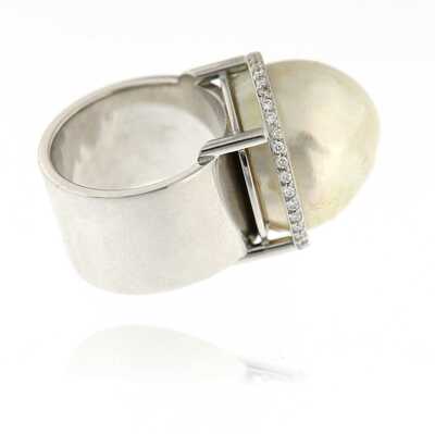 White gold ring met South-Sea pearl