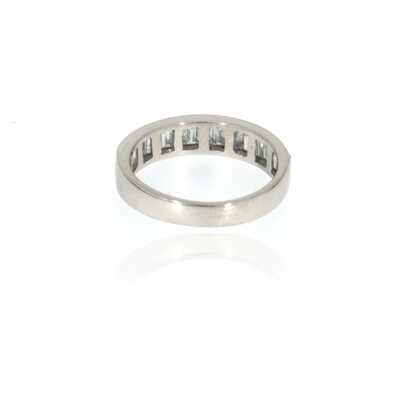 White gold ring 18kt with diamond baguettes