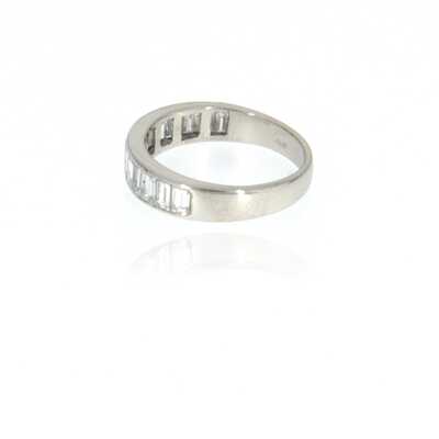 White gold ring 18kt with diamond baguettes