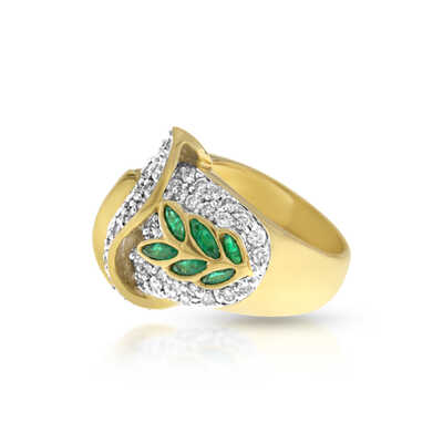 Yellow gold ring 18kt with emerald and diamonds