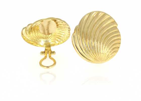 Yellow gold ear clips shell motif