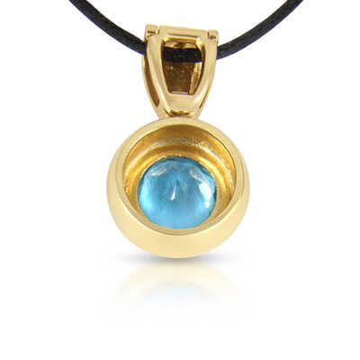 Yellow gold pendant with topaz