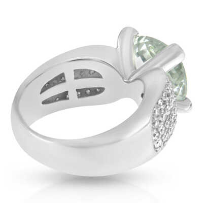 Ring white gold 18ct with 68 diamonds