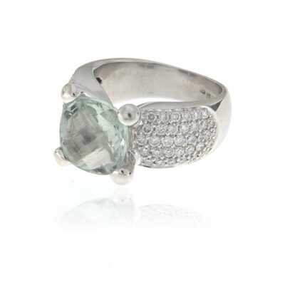 Ring white gold 18ct with 68 diamonds