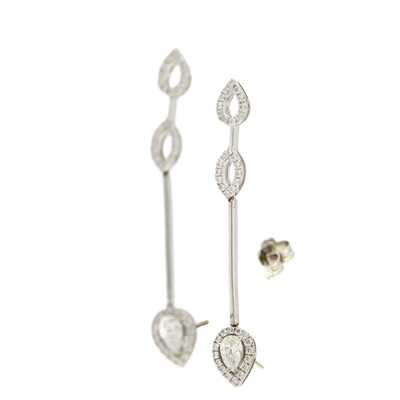 White gold earrings with pear-shaped diamonds