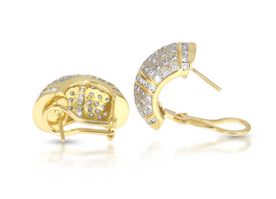 Yellow gold earrings with brilliants pavé