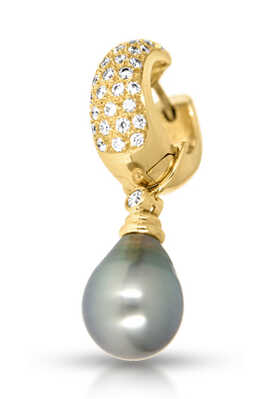 Earrings clips in yellow gold set with diamonds and decorated with tahiti pearls