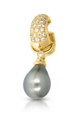 Earrings clips in yellow gold set with diamonds and decorated with tahiti pearls