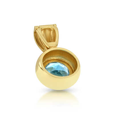 Yellow gold pendant with topaz
