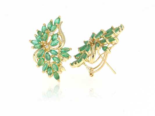 Yellow gold ear clips/tige with emerald marquises
