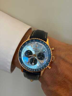 Breitling Navytimer World B01 chronograph 43 limited edition ref.