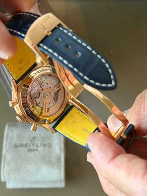 Breitling Navytimer World B01 chronograaf 43 gelimiteerde editie ref.