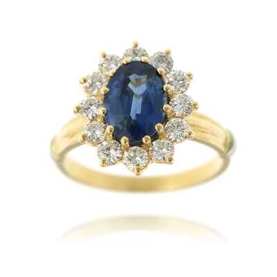 Yellow gold ring with oval sapphire and diamonds