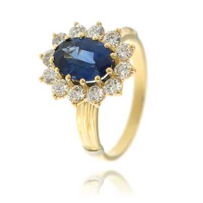 Yellow gold ring with oval sapphire and diamonds