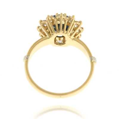 Yellow gold ring with oval sapphire and diamonds