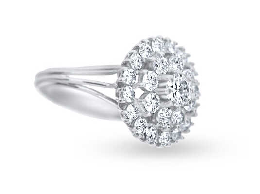 Ring in white gold with solitaire and entourage in 2 rows with 25 diamonds