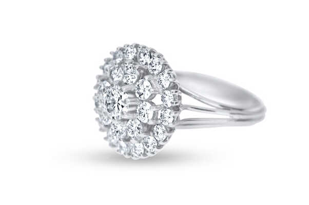 Ring in white gold with solitaire and entourage in 2 rows with 25 diamonds
