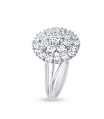 Ring in white gold with solitaire and entourage in 2 rows with 25 diamonds