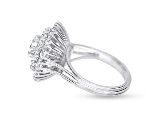 Ring in white gold with solitaire and entourage in 2 rows with 25 diamonds