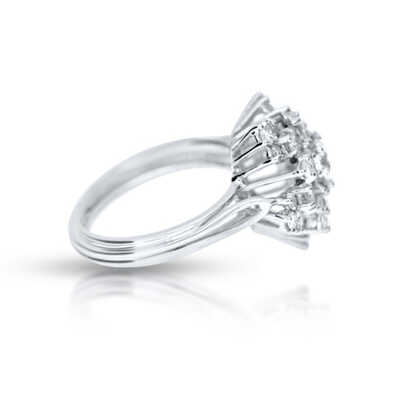 Ring in white gold with solitaire and entourage in flower shape