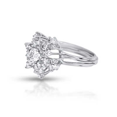 Ring in white gold with solitaire and entourage in flower shape