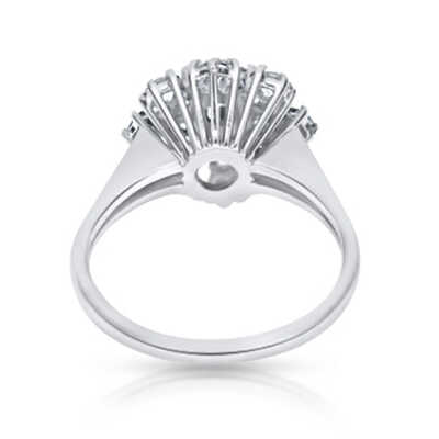 Ring in white gold with solitaire and entourage in 2 rows with 17 diamonds