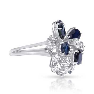 Ring in white gold decorated with a bouquet of 7 dark blue sapphires and 14 diamonds