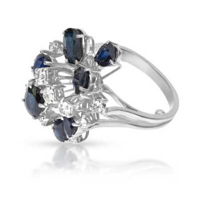 Ring in white gold decorated with a bouquet of 7 dark blue sapphires and 14 diamonds