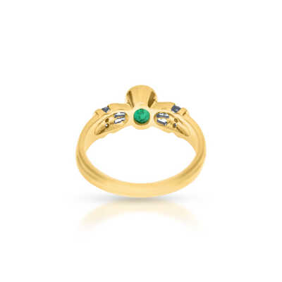 Yellow gold ring with emerald decorated with 6 baguettes and 6 brilliants