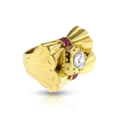 Yellow gold vintage ring with brilliant and rubies