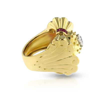 Yellow gold vintage ring with brilliant and rubies