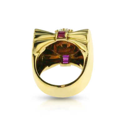 Yellow gold vintage ring with brilliant and rubies