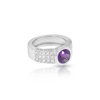 White gold ring 18 kt with amethyst and brilliants