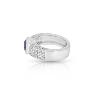 White gold ring 18 kt with amethyst and brilliants