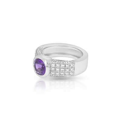 White gold ring 18 kt with amethyst and brilliants