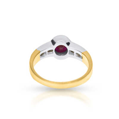 Golden bicolour ring with ruby and 6 diamonds
